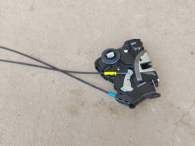 bontott TOYOTA AURIS Jobb első Ajtózár