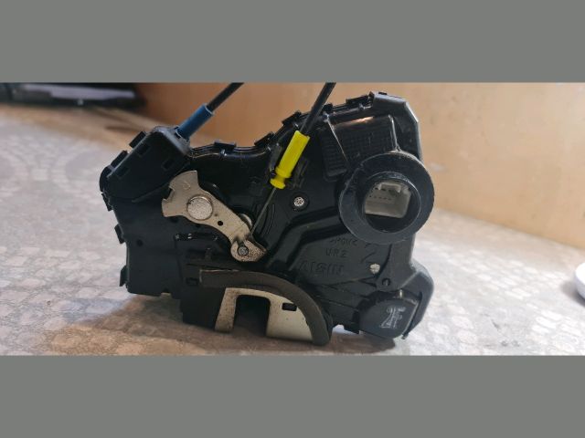 bontott TOYOTA AURIS Jobb első Ajtózár