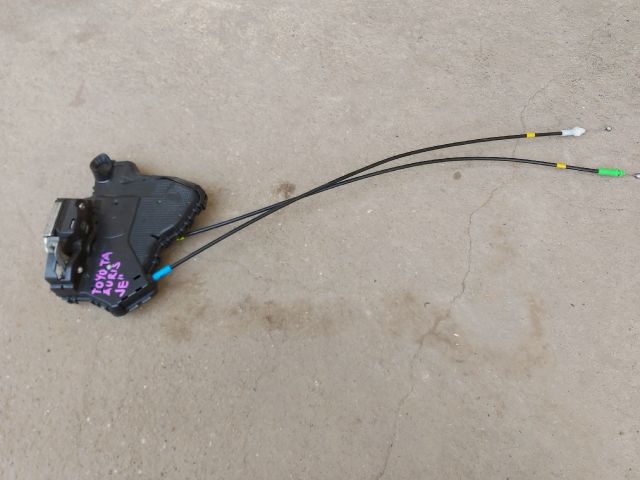 bontott TOYOTA AURIS Jobb első Ajtózár