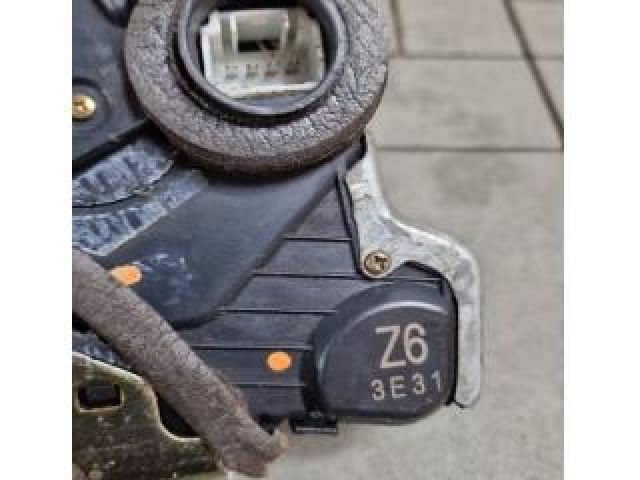 bontott TOYOTA AURIS Jobb első Ajtózár