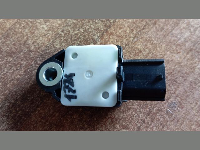 bontott TOYOTA AURIS Jobb első Oldal Ütközés Érzékelő