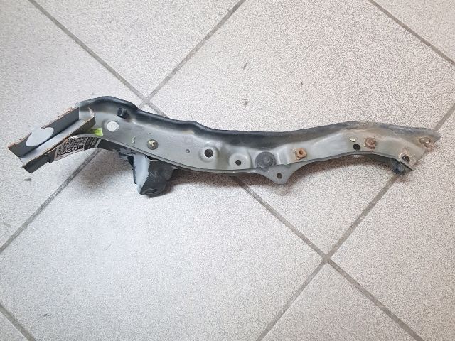 bontott TOYOTA AURIS Jobb Fényszóró Tartó