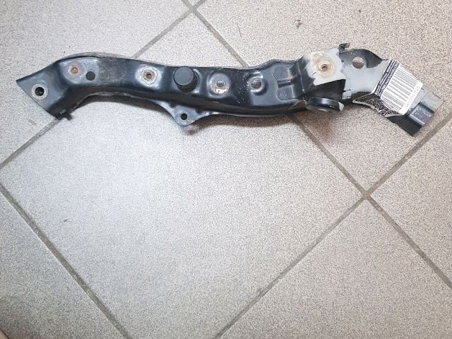 bontott TOYOTA AURIS Jobb Fényszóró Tartó