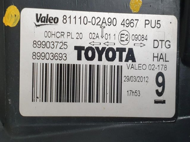 bontott TOYOTA AURIS Jobb Fényszóró