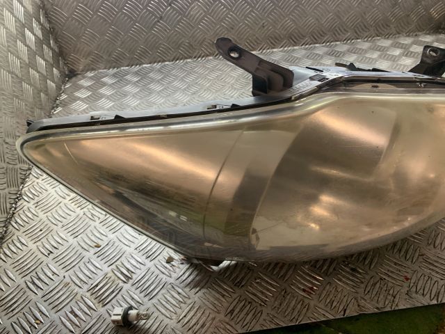 bontott TOYOTA AURIS Jobb Fényszóró