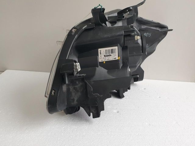 bontott TOYOTA AURIS Jobb Fényszóró