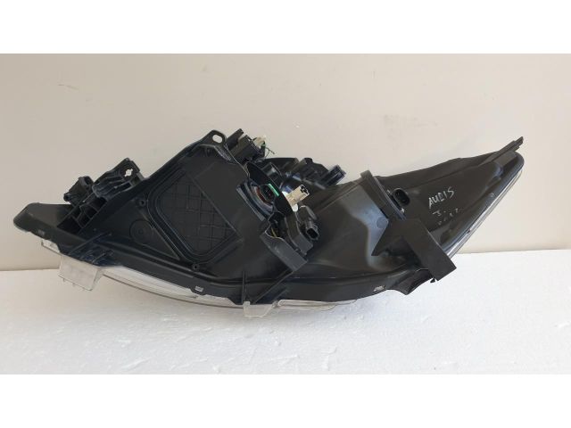 bontott TOYOTA AURIS Jobb Fényszóró