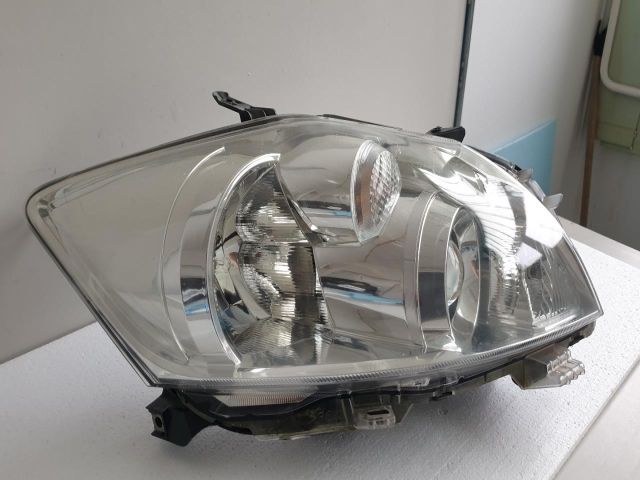 bontott TOYOTA AURIS Jobb Fényszóró