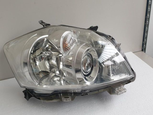 bontott TOYOTA AURIS Jobb Fényszóró