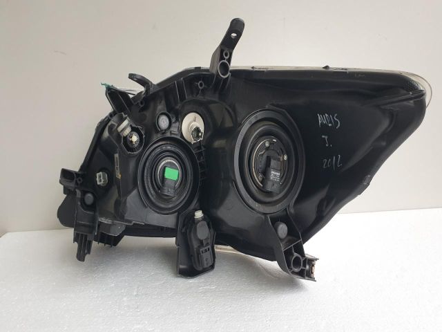 bontott TOYOTA AURIS Jobb Fényszóró