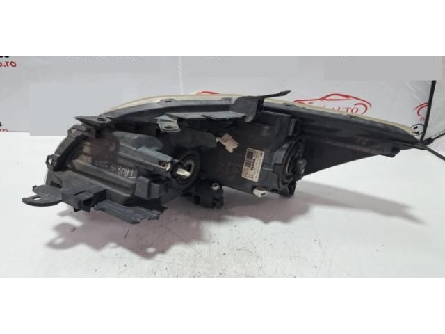 bontott TOYOTA AURIS Jobb Fényszóró