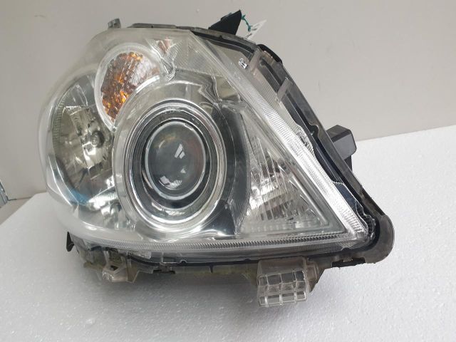 bontott TOYOTA AURIS Jobb Fényszóró