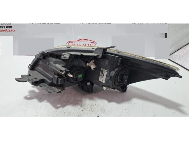 bontott TOYOTA AURIS Jobb Fényszóró