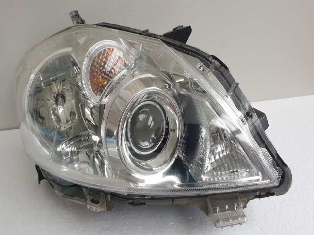 bontott TOYOTA AURIS Jobb Fényszóró
