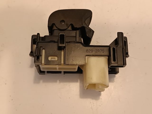 bontott TOYOTA AURIS Jobb hátsó Ablakemelő Kapcsoló