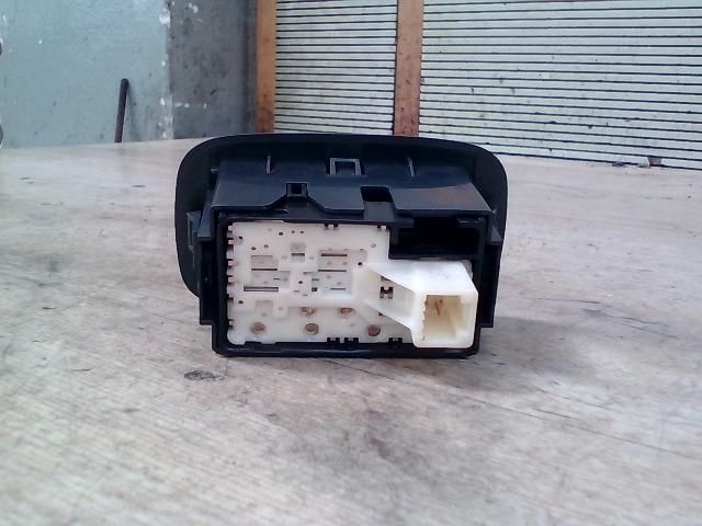 bontott TOYOTA AURIS Jobb hátsó Ablakemelő Kapcsoló