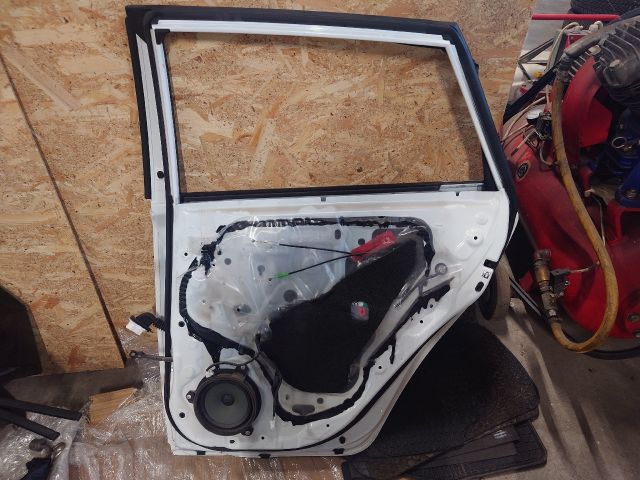 bontott TOYOTA AURIS Jobb hátsó Ajtó (Részeivel)