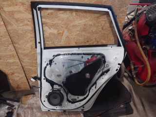 bontott TOYOTA AURIS Jobb hátsó Ajtó (Részeivel)