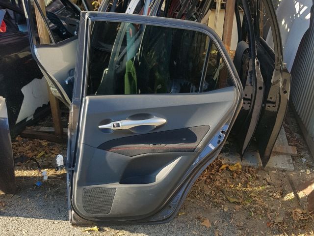 bontott TOYOTA AURIS Jobb hátsó Ajtó (Részeivel)