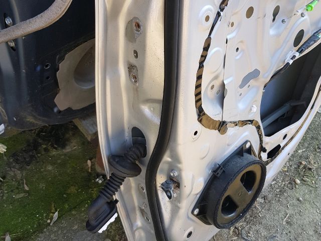 bontott TOYOTA AURIS Jobb hátsó Ajtó (Üres lemez)