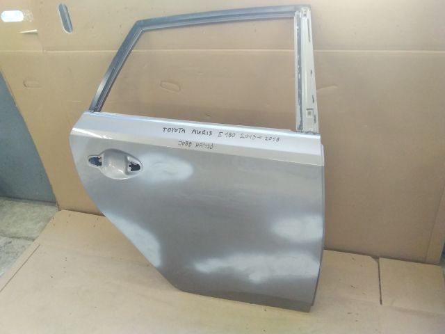 bontott TOYOTA AURIS Jobb hátsó Ajtó (Üres lemez)
