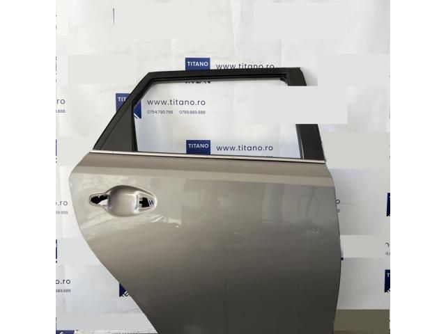 bontott TOYOTA AURIS Jobb hátsó Ajtó (Üres lemez)