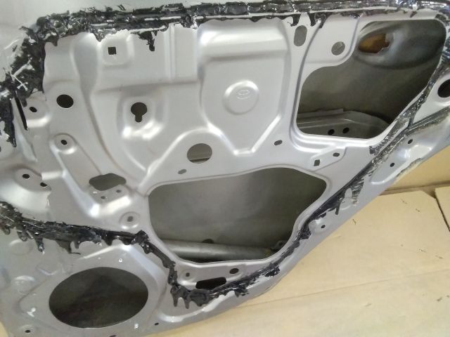 bontott TOYOTA AURIS Jobb hátsó Ajtó (Üres lemez)