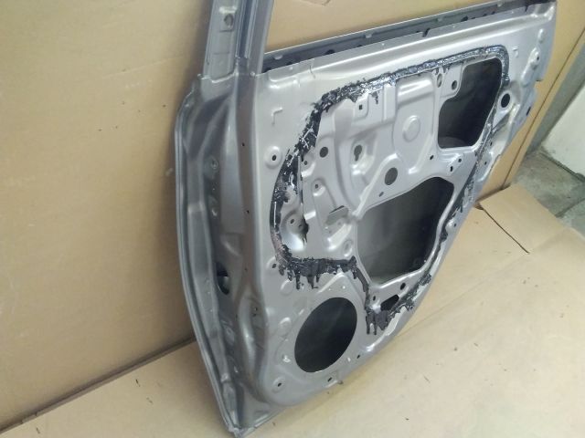 bontott TOYOTA AURIS Jobb hátsó Ajtó (Üres lemez)