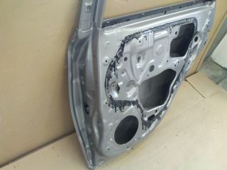 bontott TOYOTA AURIS Jobb hátsó Ajtó (Üres lemez)