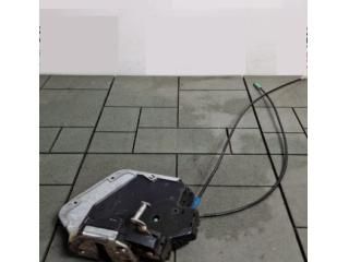 bontott TOYOTA AURIS Jobb hátsó Ajtózár