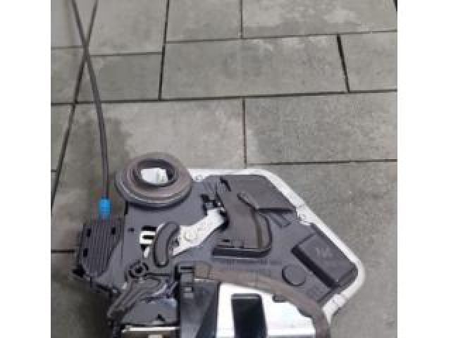 bontott TOYOTA AURIS Jobb hátsó Ajtózár