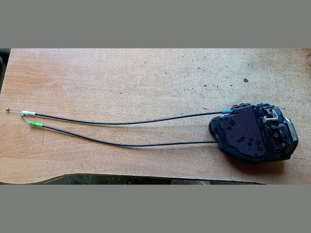 bontott TOYOTA AURIS Jobb hátsó Ajtózár