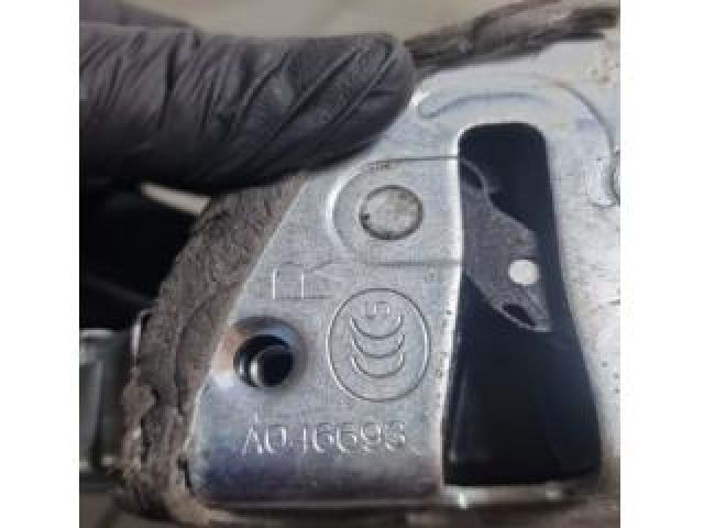 bontott TOYOTA AURIS Jobb hátsó Ajtózár