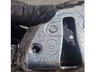 bontott TOYOTA AURIS Jobb hátsó Ajtózár