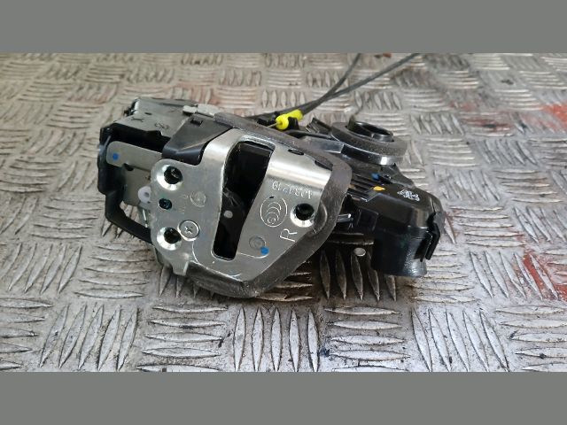 bontott TOYOTA AURIS Jobb hátsó Ajtózár