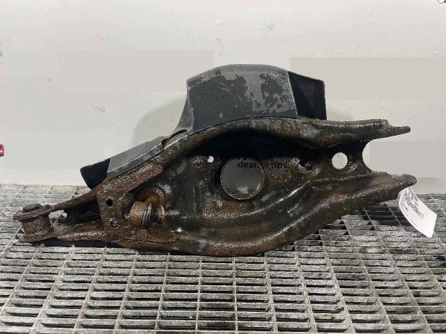 bontott TOYOTA AURIS Jobb hátsó Alsó Lengőkar