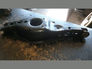 bontott TOYOTA AURIS Jobb hátsó Alsó Lengőkar