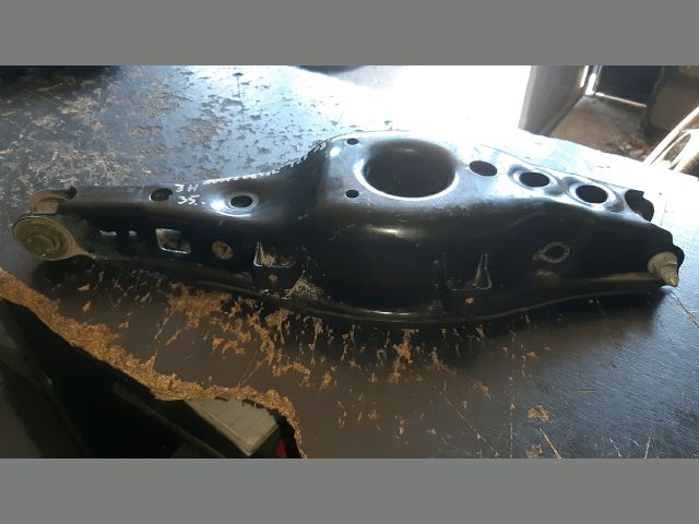 bontott TOYOTA AURIS Jobb hátsó Alsó Lengőkar