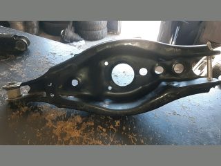 bontott TOYOTA AURIS Jobb hátsó Alsó Lengőkar