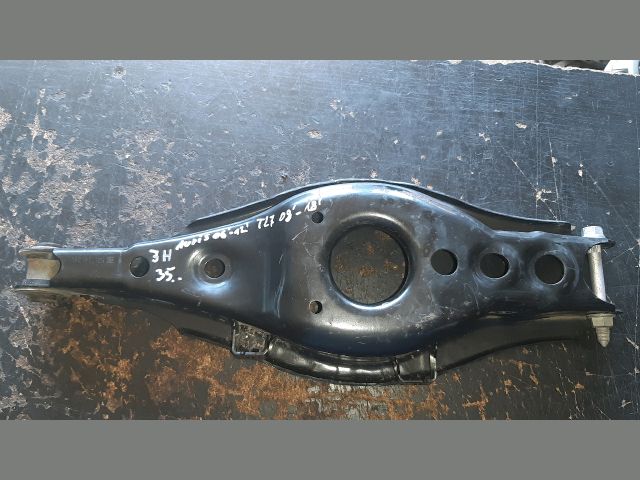 bontott TOYOTA AURIS Jobb hátsó Alsó Lengőkar