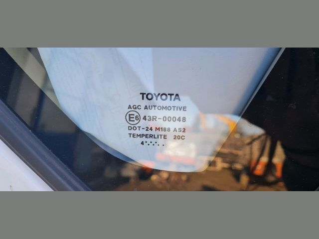 bontott TOYOTA AURIS Jobb hátsó Fixüveg (Ajtóban)