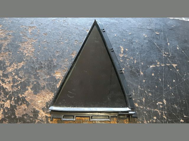 bontott TOYOTA AURIS Jobb hátsó Fixüveg (Ajtóban)