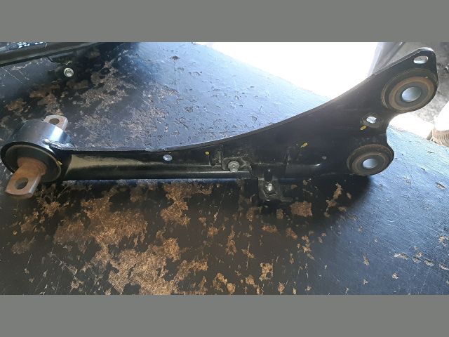 bontott TOYOTA AURIS Jobb hátsó Lengőkar