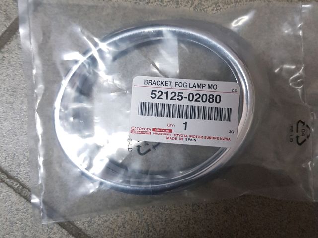 bontott TOYOTA AURIS Jobb Ködfényszóró Lámpakeret