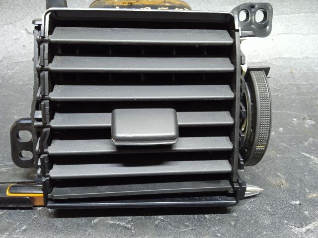 bontott TOYOTA AURIS Jobb Szellőző