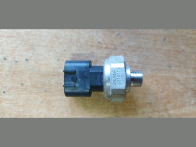 bontott TOYOTA AURIS Klíma Nyomásérzékelő Kapcsoló