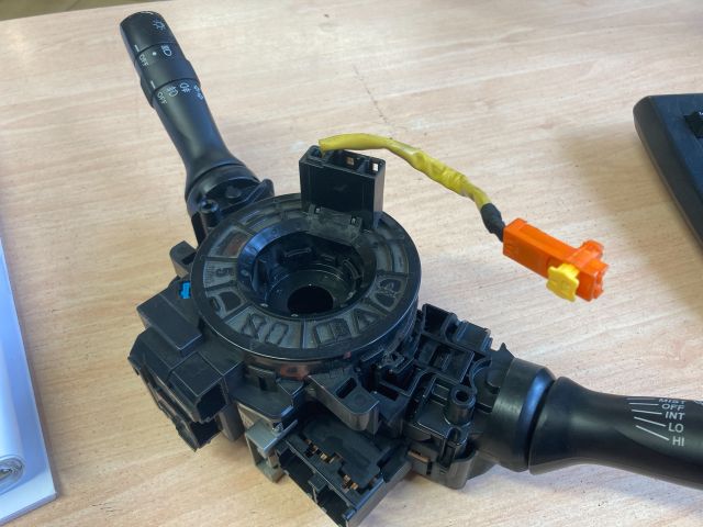 bontott TOYOTA AURIS Komplett Kormánykapcsoló (Bajuszkapcsoló)