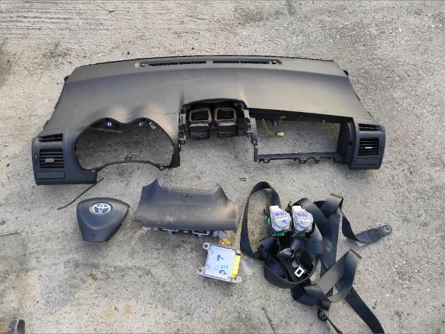 bontott TOYOTA AURIS Komplett Légzsák Szett