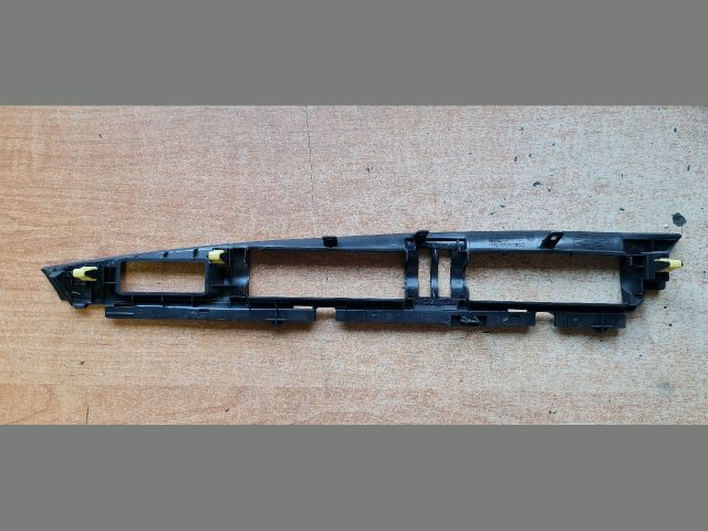 bontott TOYOTA AURIS Középkonzol Keret