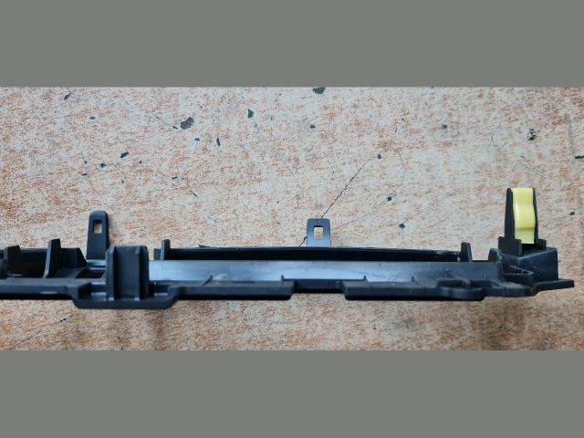 bontott TOYOTA AURIS Középkonzol Keret